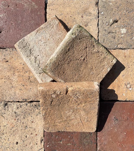 Lot d'environ 8,5m² de tomettes carrées en terre cuite Lot d'environ 8,5m² de tomettes carrées en terre cuite-2