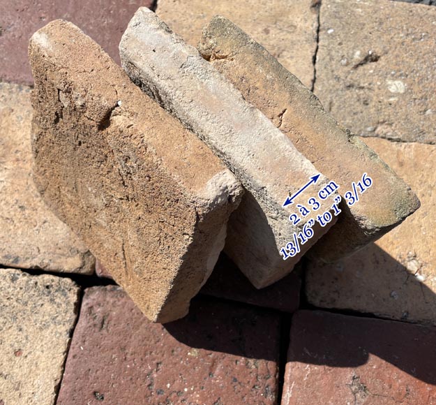 Lot d'environ 8,5m² de tomettes carrées en terre cuite Lot d'environ 8,5m² de tomettes carrées en terre cuite-3