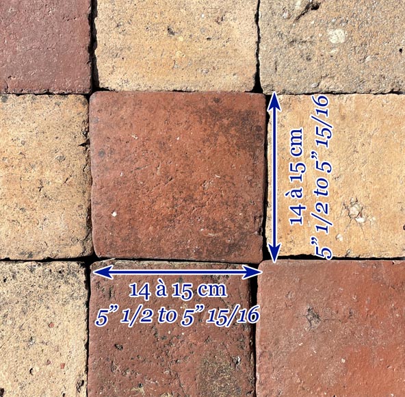 Lot d'environ 8,5m² de tomettes carrées en terre cuite Lot d'environ 8,5m² de tomettes carrées en terre cuite-5