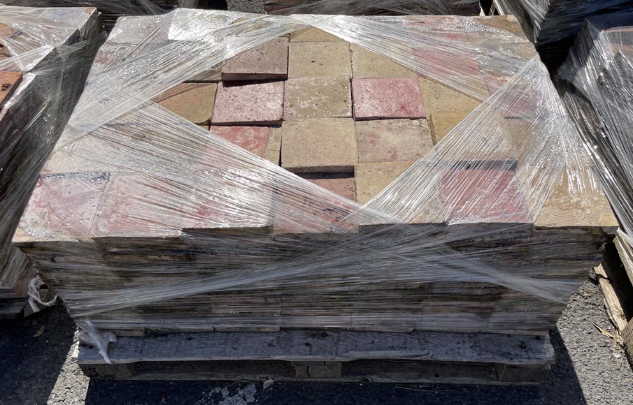 Lot d'environ 15 m² de tomettes carrées anciennes en terre cuite, XIXe siècle Lot d'environ 15 m² de tomettes carrées anciennes en terre cuite, XIXe siècle-5