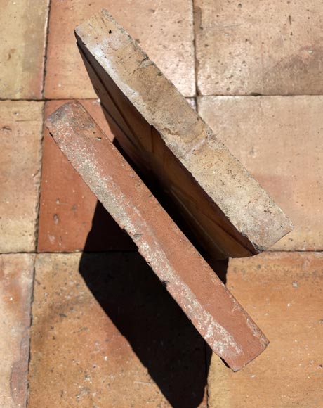 Lot d'environ 4,5m² de tomettes carrées en terre cuite Lot d'environ 4,5m² de tomettes carrées en terre cuite-3