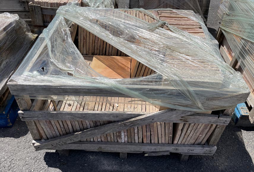 Lot d'environ 19 m² de tomettes carrées en terre cuite Lot d'environ 19 m² de tomettes carrées en terre cuite-4