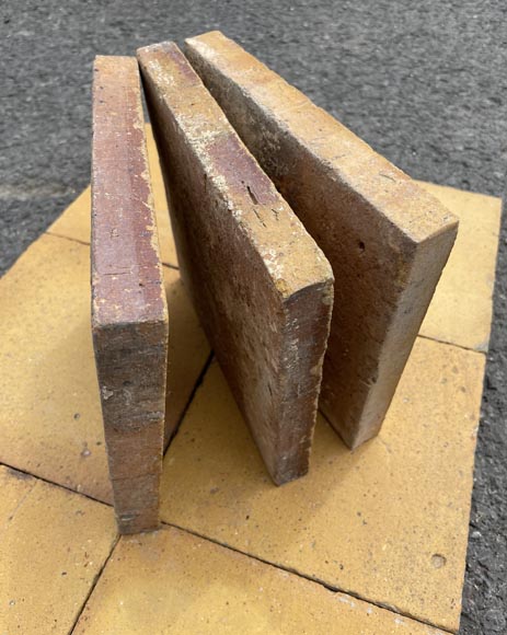 Lot d'environ 15m² de tomettes carrées en terre cuite Lot d'environ 15m² de tomettes carrées en terre cuite-3