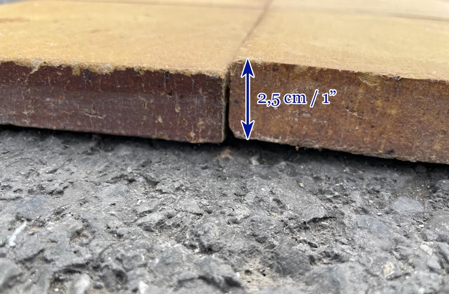 Lot d'environ 15m² de tomettes carrées en terre cuite Lot d'environ 15m² de tomettes carrées en terre cuite-4