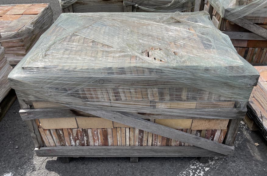 Lot d'environ 15m² de tomettes carrées en terre cuite Lot d'environ 15m² de tomettes carrées en terre cuite-5