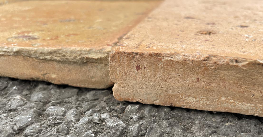 Lot d'environ 34m² de tomettes carrées en terre cuite Lot d'environ 34m² de tomettes carrées en terre cuite-4