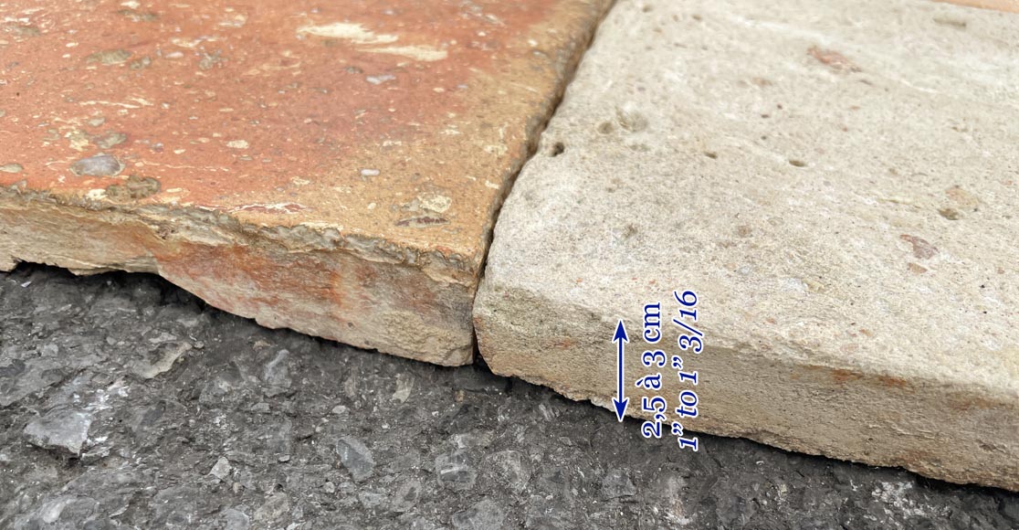 Lot d'environ 34m² de tomettes carrées en terre cuite Lot d'environ 34m² de tomettes carrées en terre cuite-5