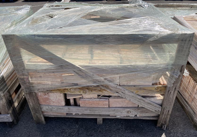 Lot d'environ 13,5 m² de tomettes carrées en terre cuite Lot d'environ 13,5 m² de tomettes carrées en terre cuite-5