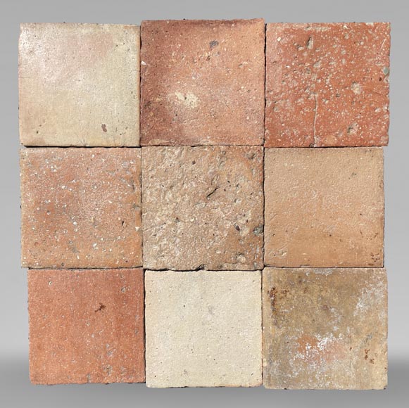 Lot d'environ 15 m² de tomettes anciennes en terre cuite de forme carré provenant de différentes tuileries. Lot d'environ 15 m² de tomettes anciennes en terre cuite de forme carré provenant de différentes tuileries. -0