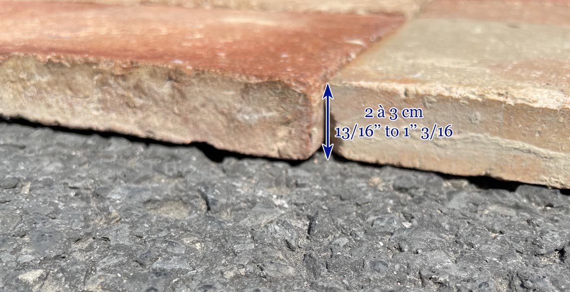 Lot d'environ 15 m² de tomettes anciennes en terre cuite de forme carré provenant de différentes tuileries. Lot d'environ 15 m² de tomettes anciennes en terre cuite de forme carré provenant de différentes tuileries. -6