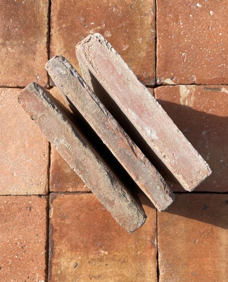 Lot d'environ 4,5m² de tomettes carrées en terre cuite Lot d'environ 4,5m² de tomettes carrées en terre cuite-3