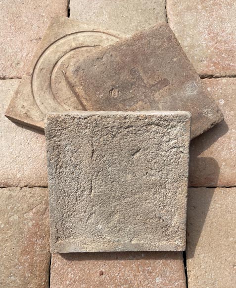 Lot d'environ 3,5 m² de tomettes carrées en terre cuite Lot d'environ 3,5 m² de tomettes carrées en terre cuite-2