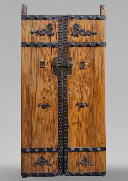 Double porte chinoise en chêne aux dragons, vers 1950 Double porte chinoise en chêne aux dragons, vers 1950-0