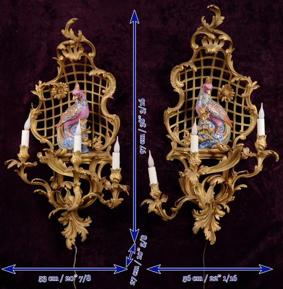 Manufacture Samson pour L'Escalier de Cristal, suite de quatre appliques au perroquet  de style Louis XV, après 1885 Manufacture Samson pour L'Escalier de Cristal, suite de quatre appliques au perroquet  de style Louis XV, après 1885-9