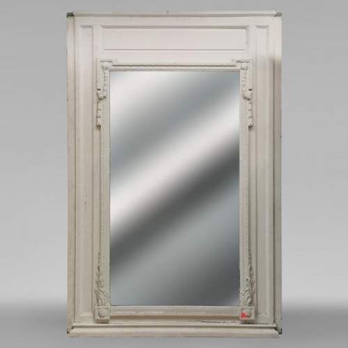 Grand trumeau de style Louis XVI en bois et stuc peint avec guirlande de laurier