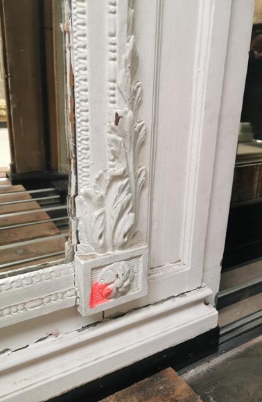 Grand trumeau de style Louis XVI en bois et stuc peint avec guirlande de laurier Grand trumeau de style Louis XVI en bois et stuc peint avec guirlande de laurier-5