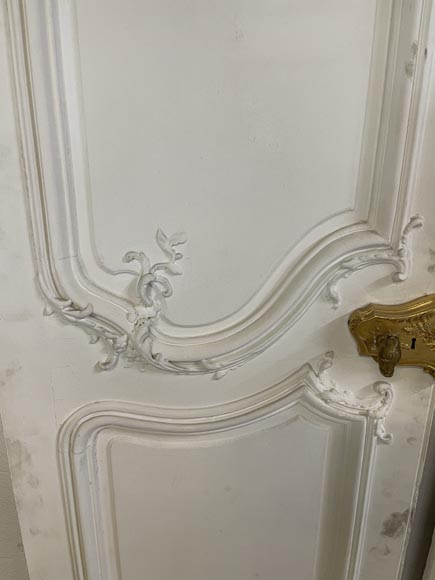 Exceptionnelle paire de double portes galbées de style Louis XV, décorées sur les deux faces Exceptionnelle paire de double portes galbées de style Louis XV, décorées sur les deux faces-7