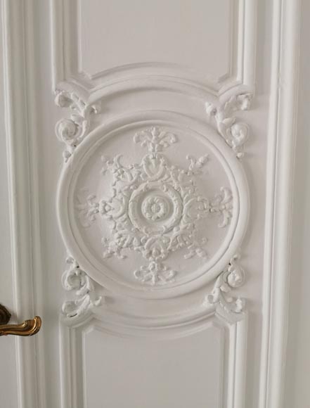 Paire de doubles portes double face de style Régence ornées de rosaces Paire de doubles portes double face de style Régence ornées de rosaces-2