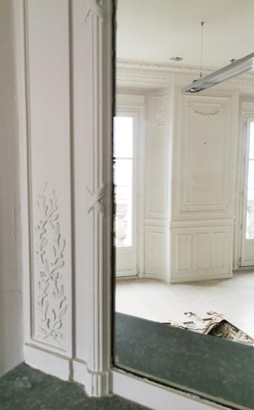 Trumeau de style Louis XVI d’une couronne et de guirlandes de fleurs Trumeau de style Louis XVI d’une couronne et de guirlandes de fleurs-3