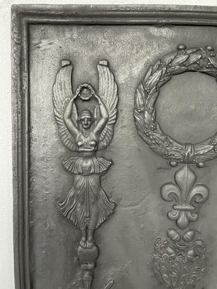 Plaque de cheminée aux Victoires et instruments de musique Plaque de cheminée aux Victoires et instruments de musique-1