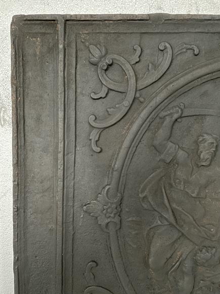 Belle plaque de cheminée en fonte  Belle plaque de cheminée en fonte