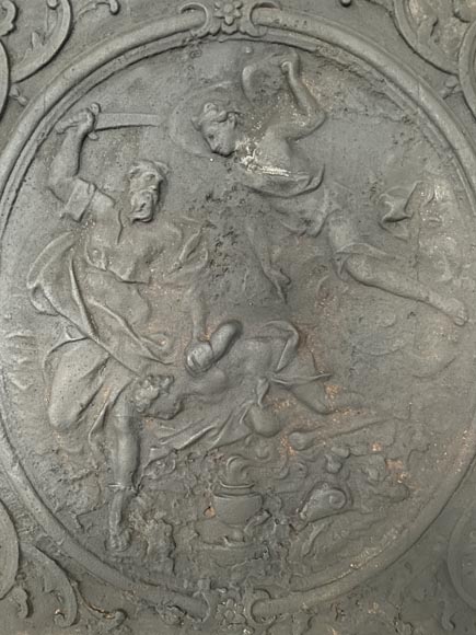 Belle plaque de cheminée en fonte  Belle plaque de cheminée en fonte