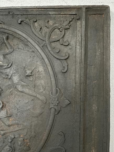 Belle plaque de cheminée en fonte  Belle plaque de cheminée en fonte