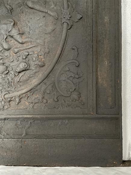 Belle plaque de cheminée en fonte  Belle plaque de cheminée en fonte