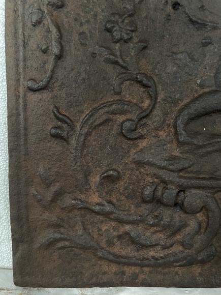 Plaque de cheminée de style Louis XV Plaque de cheminée de style Louis XV