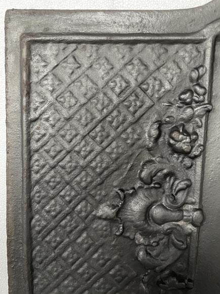 Plaque de cheminée en fonte orné de Vénus et deux putti Plaque de cheminée en fonte orné de Vénus et deux putti-2