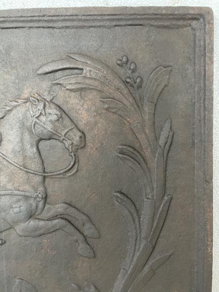Plaque de cheminée ancienne au cavalier Plaque de cheminée ancienne au cavalier-4