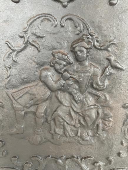 Plaque de cheminée de style Louis XV décorée d’une scène galante Plaque de cheminée de style Louis XV décorée d’une scène galante-5