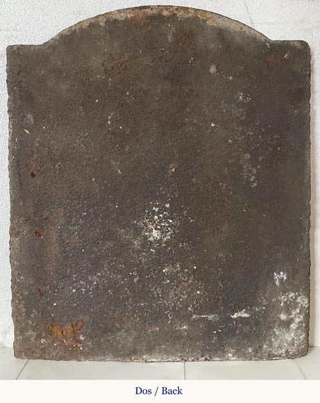 Plaque de cheminée de style Louis XV ornée d’un médaillon Plaque de cheminée de style Louis XV ornée d’un médaillon-6