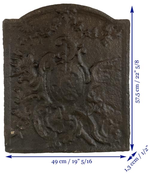 Plaque de cheminée de style Louis XV ornée d’un médaillon Plaque de cheminée de style Louis XV ornée d’un médaillon-7