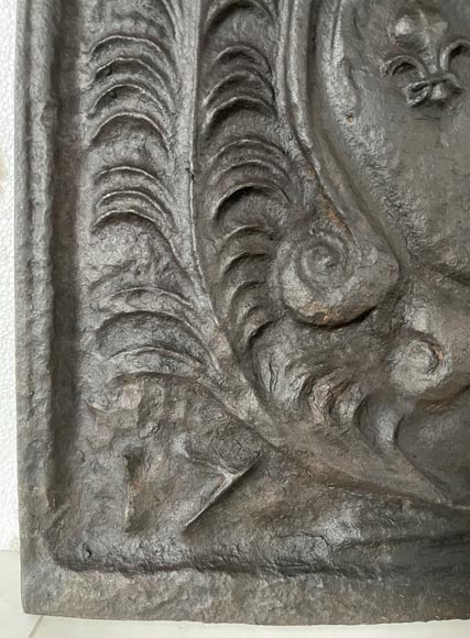 Plaque de cheminée aux armes de France couronnées Plaque de cheminée aux armes de France couronnées-2