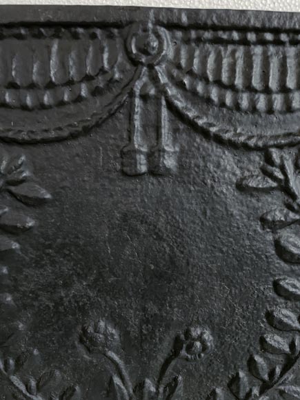 Petite plaque de cheminée en fonte, XIXe siècle Petite plaque de cheminée en fonte, XIXe siècle-2