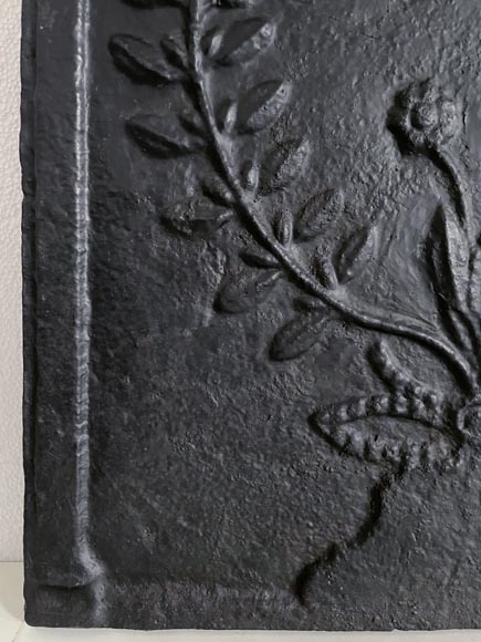Petite plaque de cheminée en fonte, XIXe siècle Petite plaque de cheminée en fonte, XIXe siècle-4