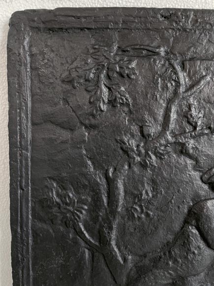 Plaque de cheminée au décor de scène galante Plaque de cheminée au décor de scène galante-1