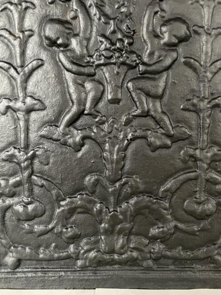 Plaque de cheminée à décor de putti Plaque de cheminée à décor de putti-5