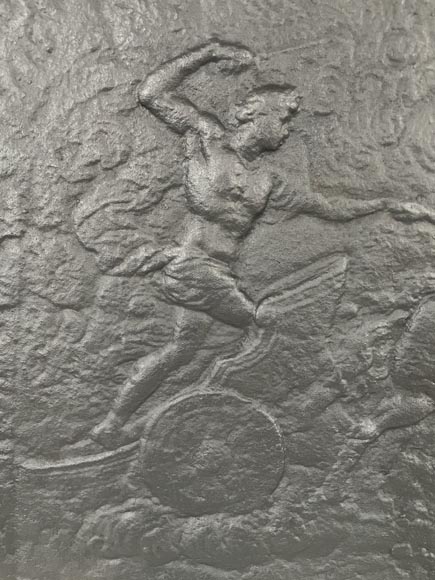 Plaque de cheminée décorée d’un char d’Apollon Plaque de cheminée décorée d’un char d’Apollon-1