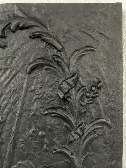 Plaque de cheminée à décor de putti au canon Plaque de cheminée à décor de putti au canon-4