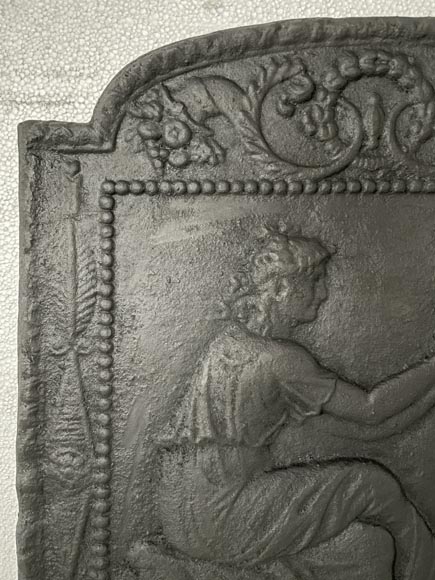 Plaque de cheminée de style Empire  Plaque de cheminée de style Empire