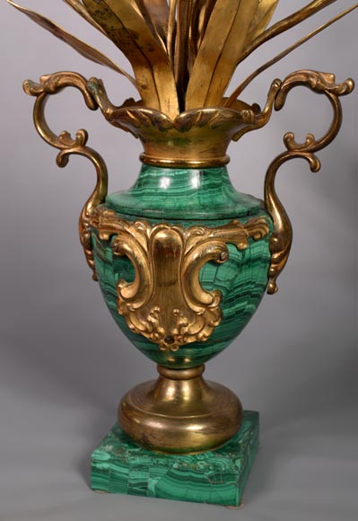 Paire de vases en bronze doré et malachite, Russie, fin du XIXe siècle Paire de vases en bronze doré et malachite, Russie, fin du XIXe siècle-4