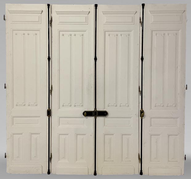 Grande porte à quatre vantaux décor panneauté et petites rosaces Grande porte à quatre vantaux décor panneauté et petites rosaces-0