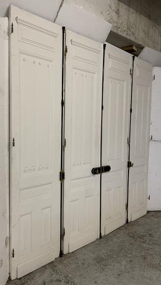 Grande porte à quatre vantaux décor panneauté et petites rosaces Grande porte à quatre vantaux décor panneauté et petites rosaces-1