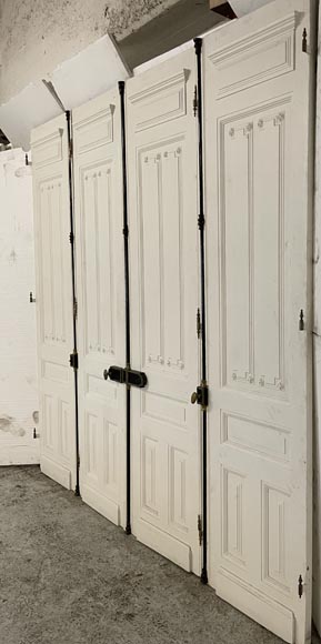 Grande porte à quatre vantaux décor panneauté et petites rosaces Grande porte à quatre vantaux décor panneauté et petites rosaces-2