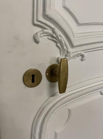 Ensemble de quatre portes simples de style Louis XV Ensemble de quatre portes simples de style Louis XV-12