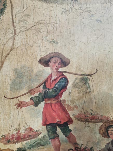 Ensemble de trois panneaux peints galbés au décor de chinoiseries Ensemble de trois panneaux peints galbés au décor de chinoiseries-4