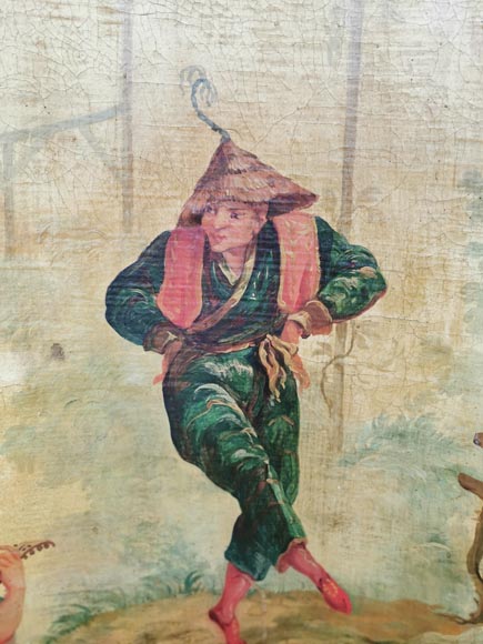 Ensemble de trois panneaux peints galbés au décor de chinoiseries Ensemble de trois panneaux peints galbés au décor de chinoiseries-10