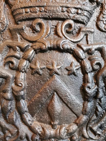 Plaque de cheminée aux armes de Pierre Godart, XVIIIe siècle Plaque de cheminée aux armes de Pierre Godart, XVIIIe siècle-5